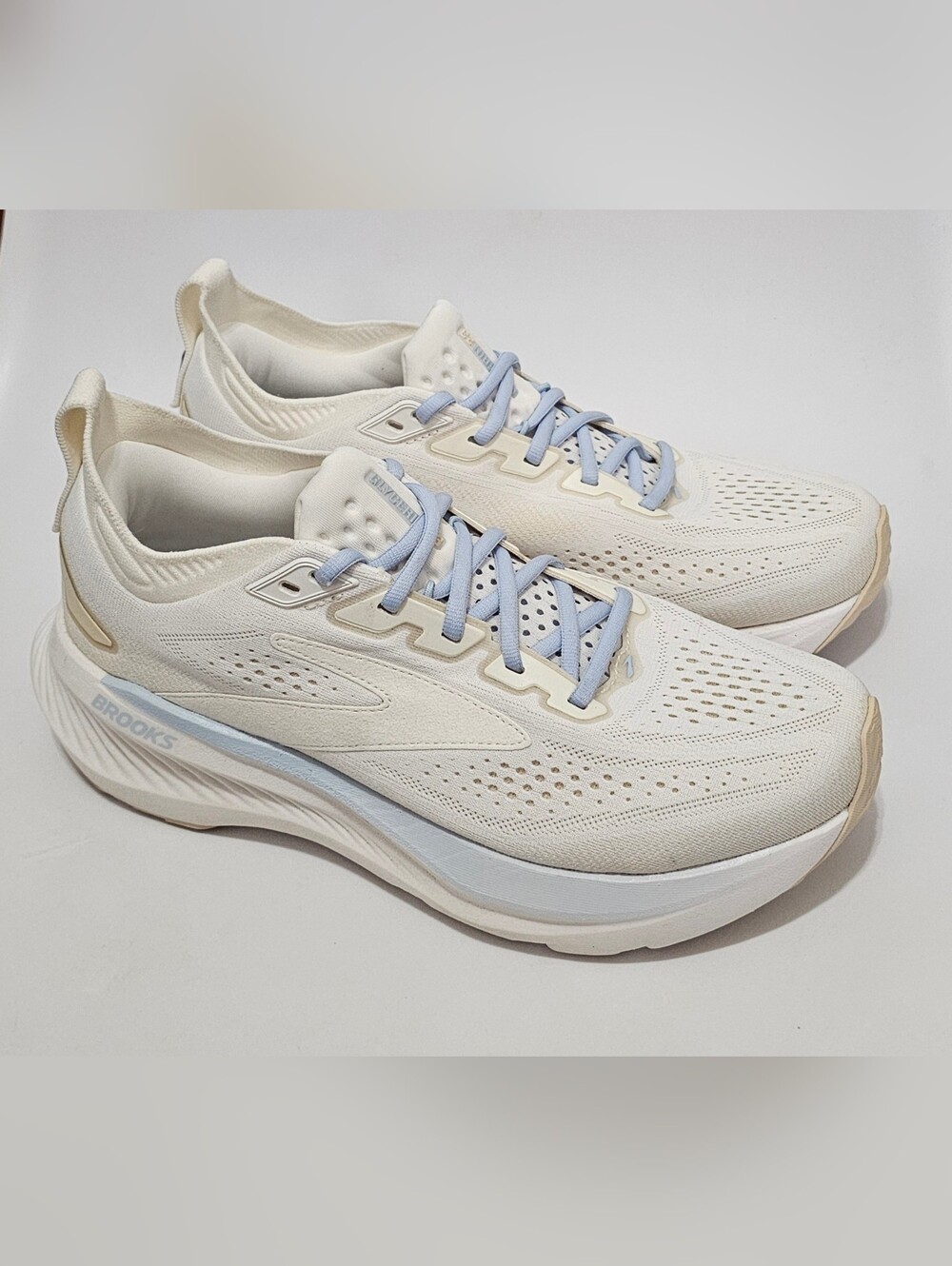 Brooks Women's Cream and Light Blue Athletic Running Shoes